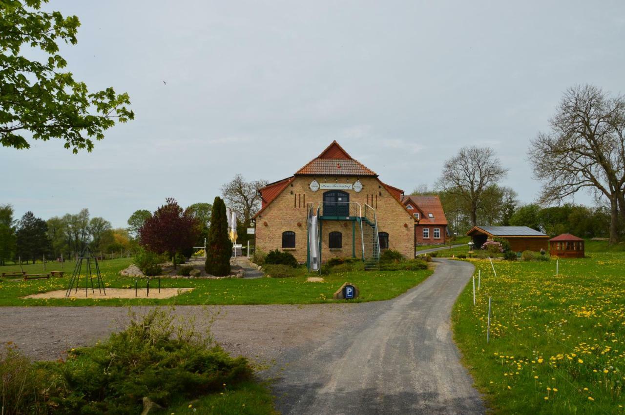Heu-Ferienhof Altkamp Putbus Exterior photo